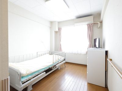 明るい居室の一角