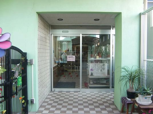 緑色の入口エントランス  