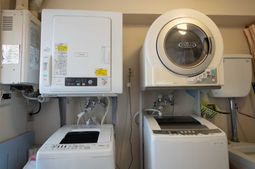 洗濯機と乾燥機の設備