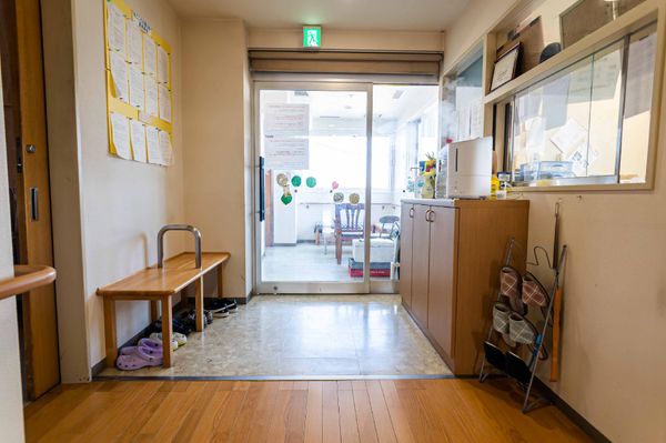 エントランスの清潔な通路