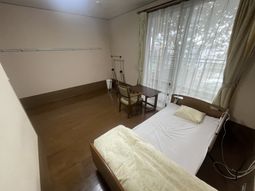 光が差し込む居室