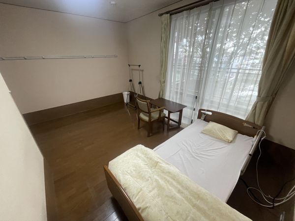 光が差し込む居室