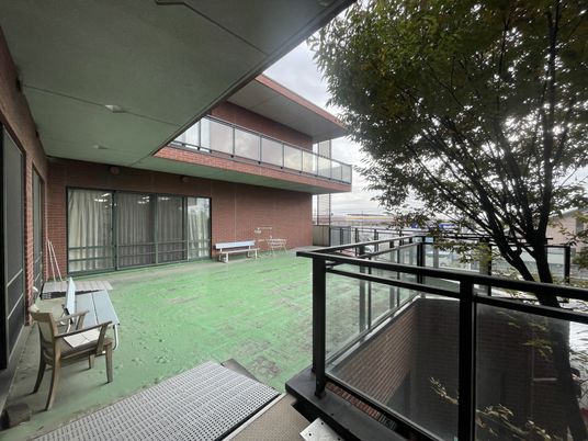 開放的なバルコニー