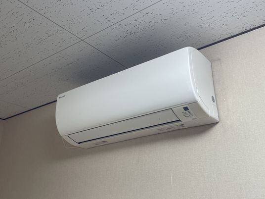 壁のエアコン