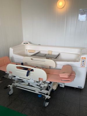 笑顔で接するスタッフ