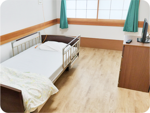 木目調の床の居室