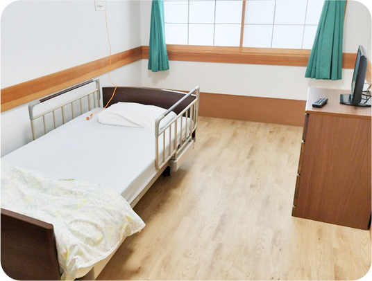 木目調の床の居室