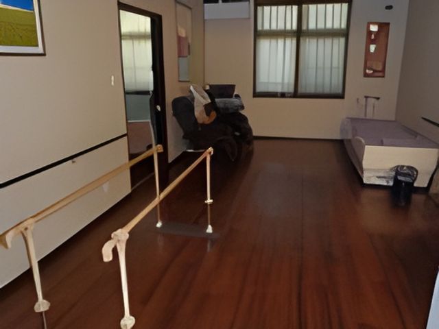 手すり付きの訓練室 機能訓練室 自然光が入る明るい訓練室です。手すりが設置されており、安全にリハビリ活動が行えます。