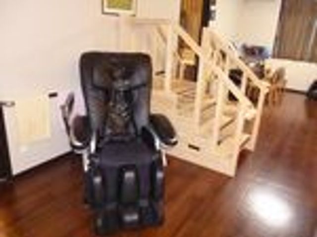 椅子と階段の部屋 機能訓練室 階段付きの部屋では、リハビリや機能訓練が可能です。快適さを追求した椅子もあります。
