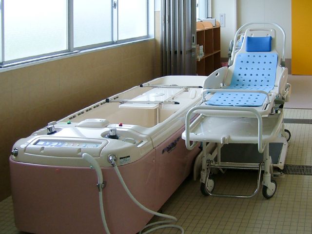 自然光と設備の浴室 浴室   自然光が入る明るい空間で、快適にバスタイムを過ごせるように設計されています。