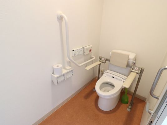 手すり付きトイレ設備