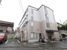 多階建て建物の外観