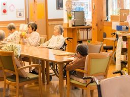 明るい食堂の様子