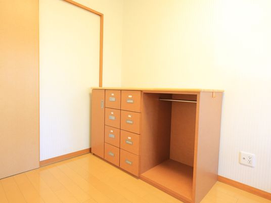 明るい居室の収納家具