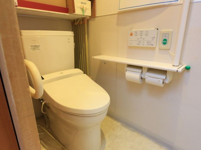 バリアフリー設計のトイレ