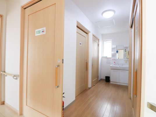清潔感のある廊下の風景