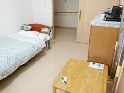 明るく清潔な個室の様子