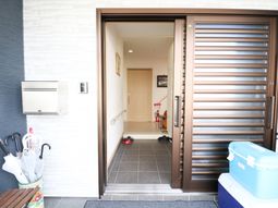 入り口の明るい通路