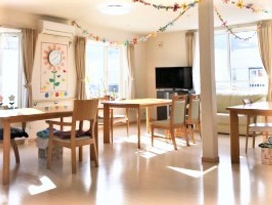 明るい居心地の良い休憩室