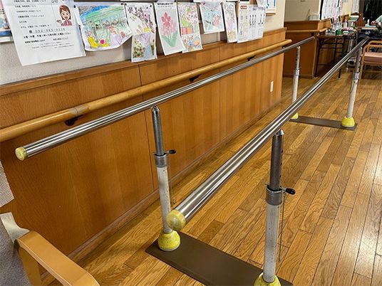 手すりのある廊下