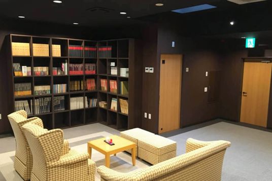 落ち着いた読書ルーム
