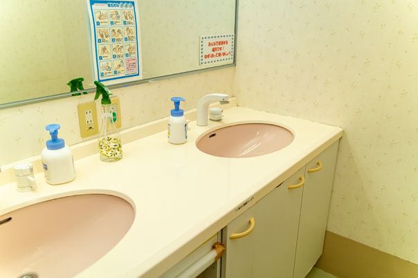 清潔な洗面台の一部