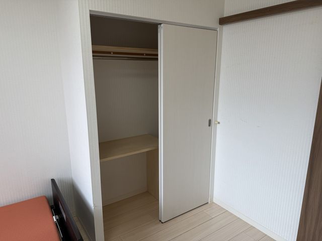 収納スペースの居室 居室 簡潔で使いやすい収納が設けられた居室です。就業者にとって整理整頓しやすい環境です。