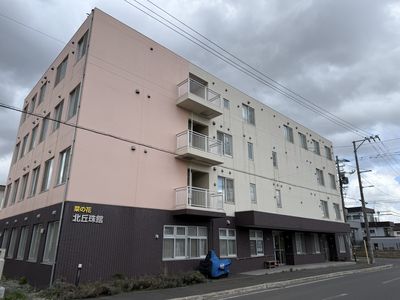 落ち着いた色の外観