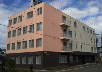 職場となる建物の外観