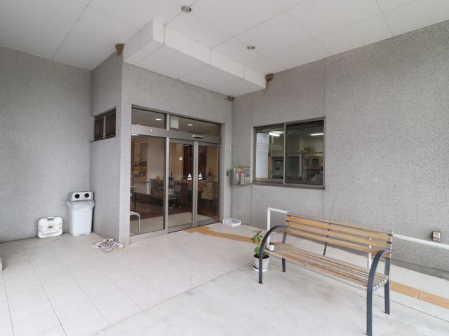 快適な施設のエントランス