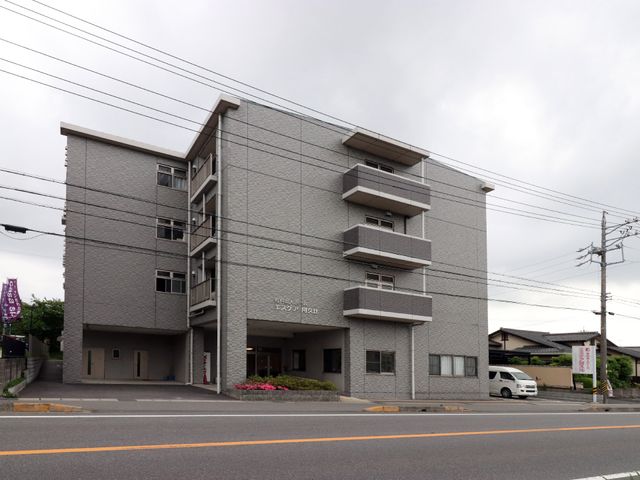 グレーの建物外観
