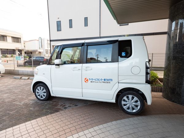 施設専用の送迎車