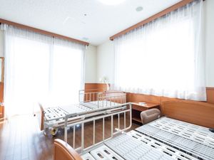 明るい個室の居室
