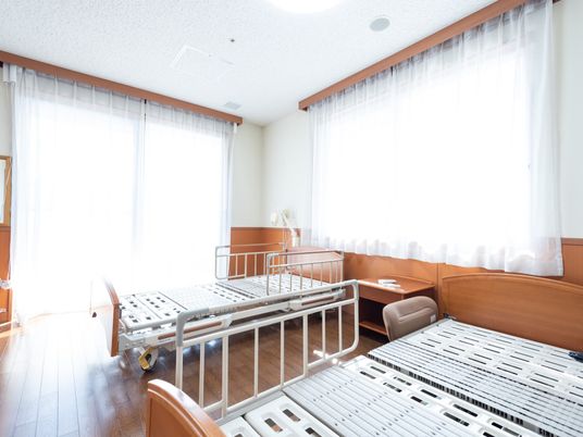 明るい個室の居室