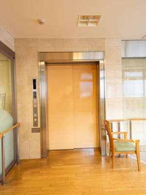 エレベーターの前の空間