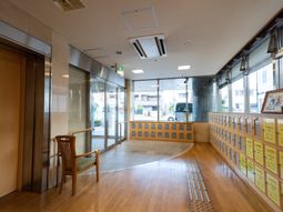 明るい待合スペース