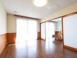 広々明るい居室