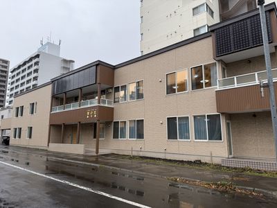 温かみのある建物外観