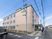ピンクの外壁の建物