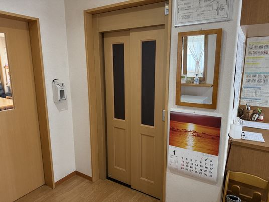 落ち着いた雰囲気の廊下