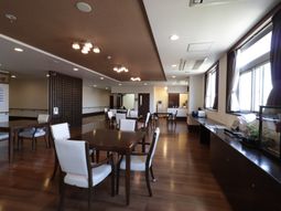 明るい食堂の様子