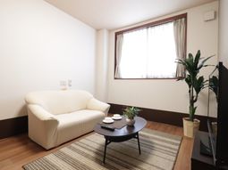 落ち着いた色合いの居室