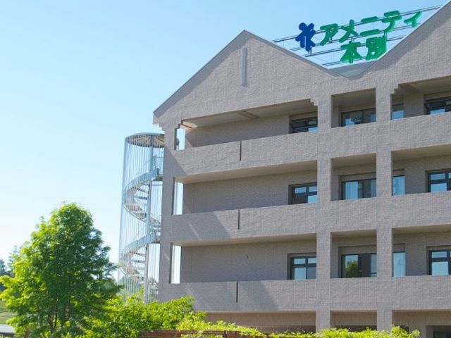 広々とした外観の建物 外観 広々とした空間が特徴の建物外観です。快適な施設での新しい環境に惹かれます。
