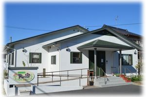 車椅子対応の入口です