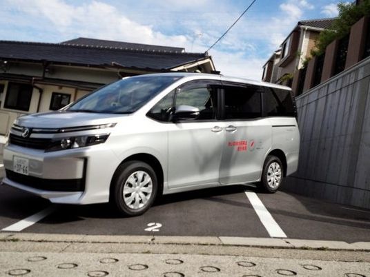 送迎車の駐車場  