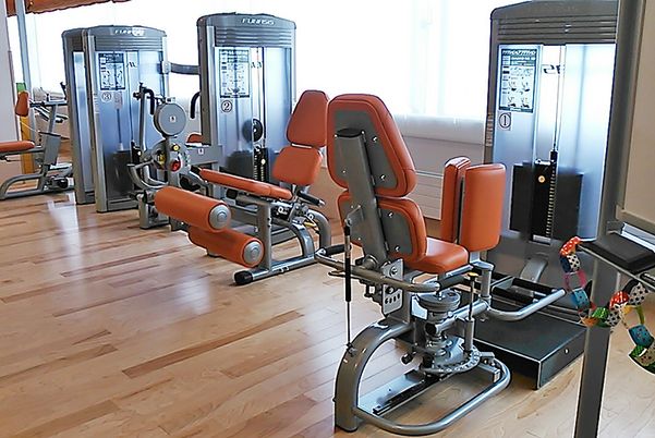 運動機器が並ぶ訓練室