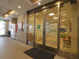 ガラス扉のエントランス