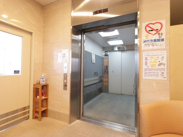 清潔感のあるエレベーターホール