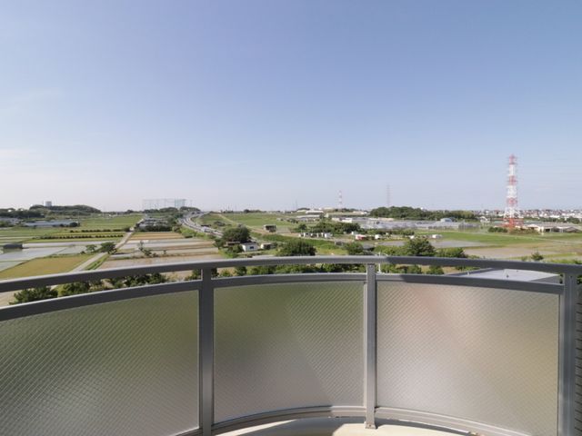 広々とした景色のバルコニー