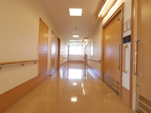 廊下の明るいイメージ